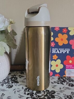 ALO Yoga Gold Stainless Steel Water Bottle with Beige Lid